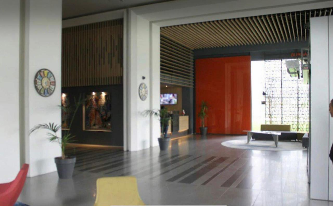 Kozapark Burgaz, Akbati Shopping Malls And Tennis Academy *