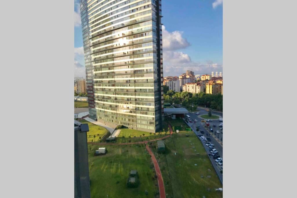 Kozapark Burgaz, Akbati Shopping Malls And Tennis Academy